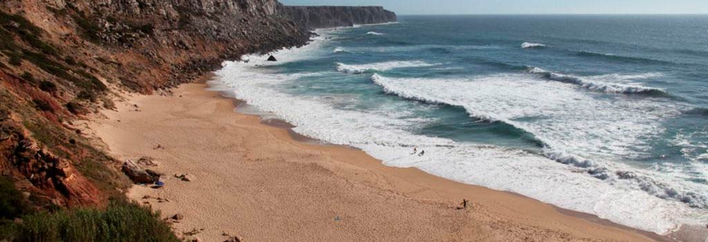 Sagres, the pearl of surfing in the Algarve SurfCamp Portugal Algarve Telheiro-surf