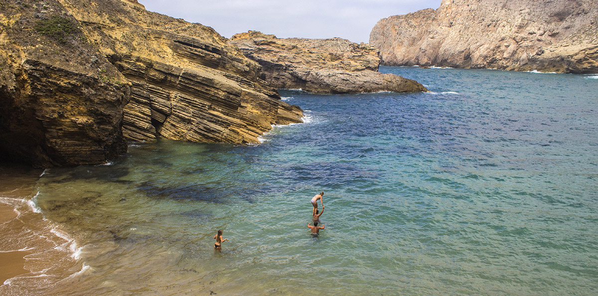Surfcamp en Portugal, vacaciones en Wavy. SurfCamp Portugal Algarve